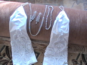 Свадебное платье очень дешево с перчатками и подъюбником на 3-х кольцах впридачу - Изображение #2, Объявление #488963